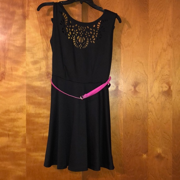 Black dress w/ pink belt - Picture 1 of 3